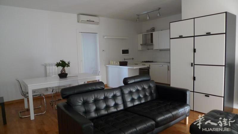 prato via roma lelin附近两房一厅出租，有私人停车库，有大储藏