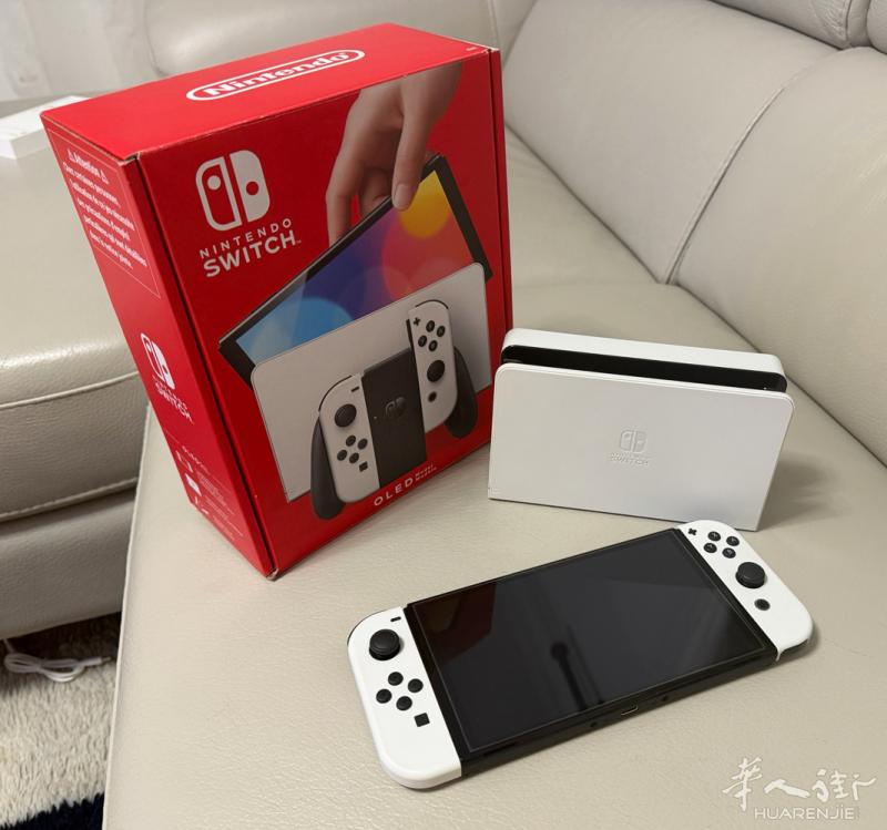 小巴黎出switch oled白色一台，98新，几乎没怎么用过，盒子所有配件都在