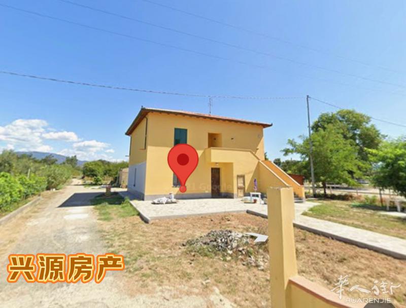 Prato在iolo附近出售半落地式套房： 地平层 居住面积约126平方米  三