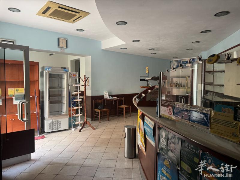 Calenzano市中心 商铺出租 店铺面积 100mq 位置安静，适合做生意。
