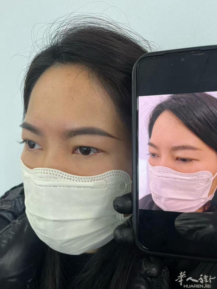 米兰 瓦雷泽 附近有需要纹眉美美过年的宝子们联系我，可以上门服务 16年多的行业