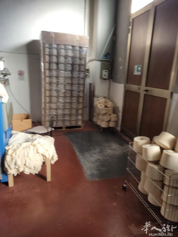 特雷维索 .trviso织杉和套口工场转让。现有4000  件园领和T恤，因本人