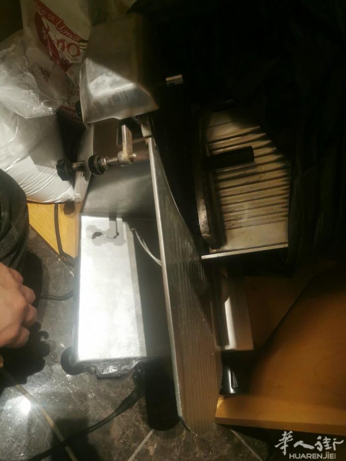 切肉卷 沙拉菜 机器8成新  改餐了。用不到了。  100便宜出了 自取价格还可