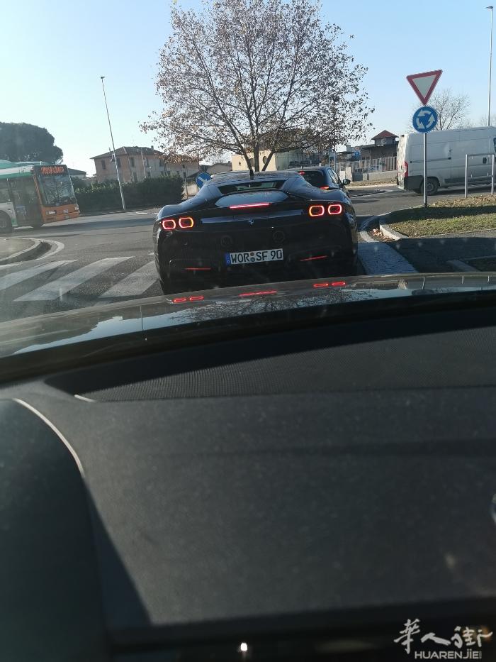 24小时服务出租车🚗长途短途都有开，有需要老板请留言