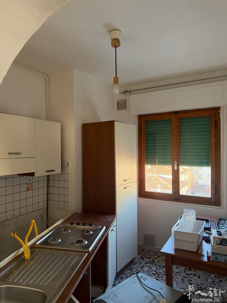 Villa fiorita  套房出租 75平方 2房+一个厨房 月租 800包
