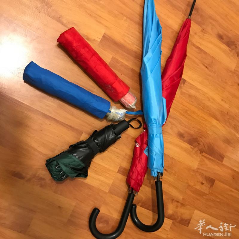 雨伞一欧一把 小巴黎，近地铁，自取