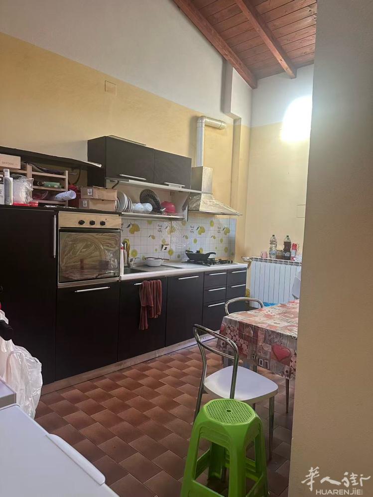 🏠博洛尼亚两室一厅立即起租（靠近博大） 💰1300欧押一付一 🚩Via G