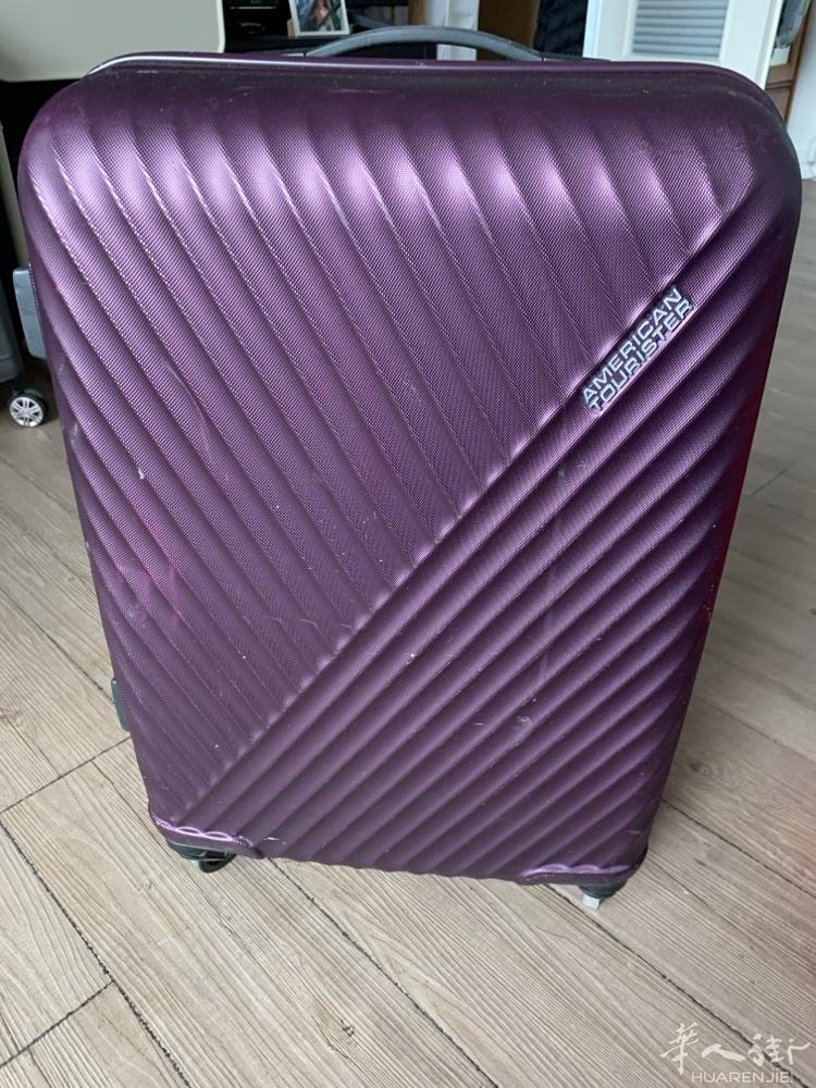 出售行李箱中号，大小方便，非常适合。