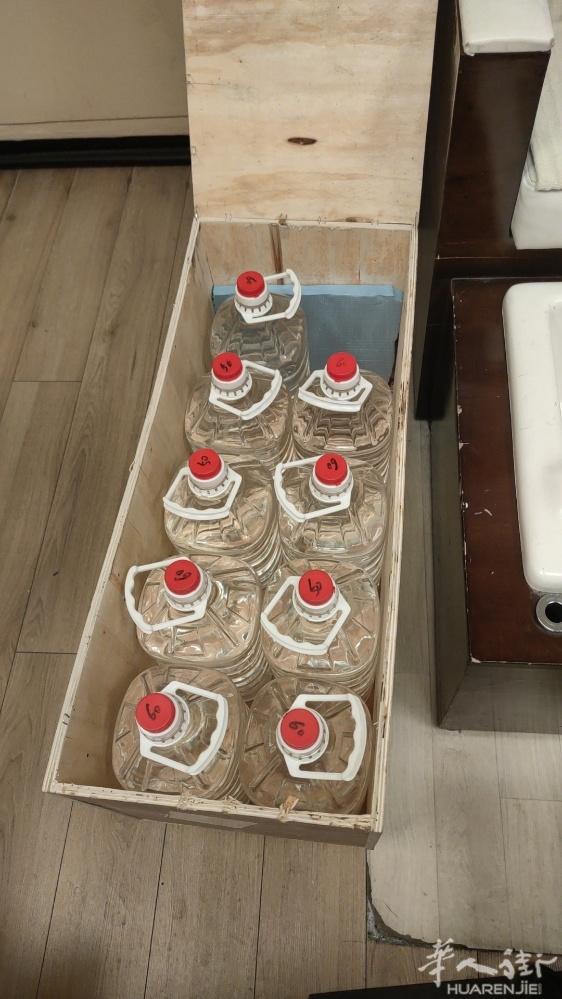 巴黎现货中国白酒，传统工艺酿造高粱白酒60度/50度高粱酒10斤装