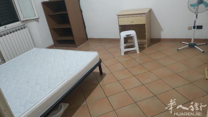manini鞋店附近有个大房间住家搭铺，有意者请联系3778404831