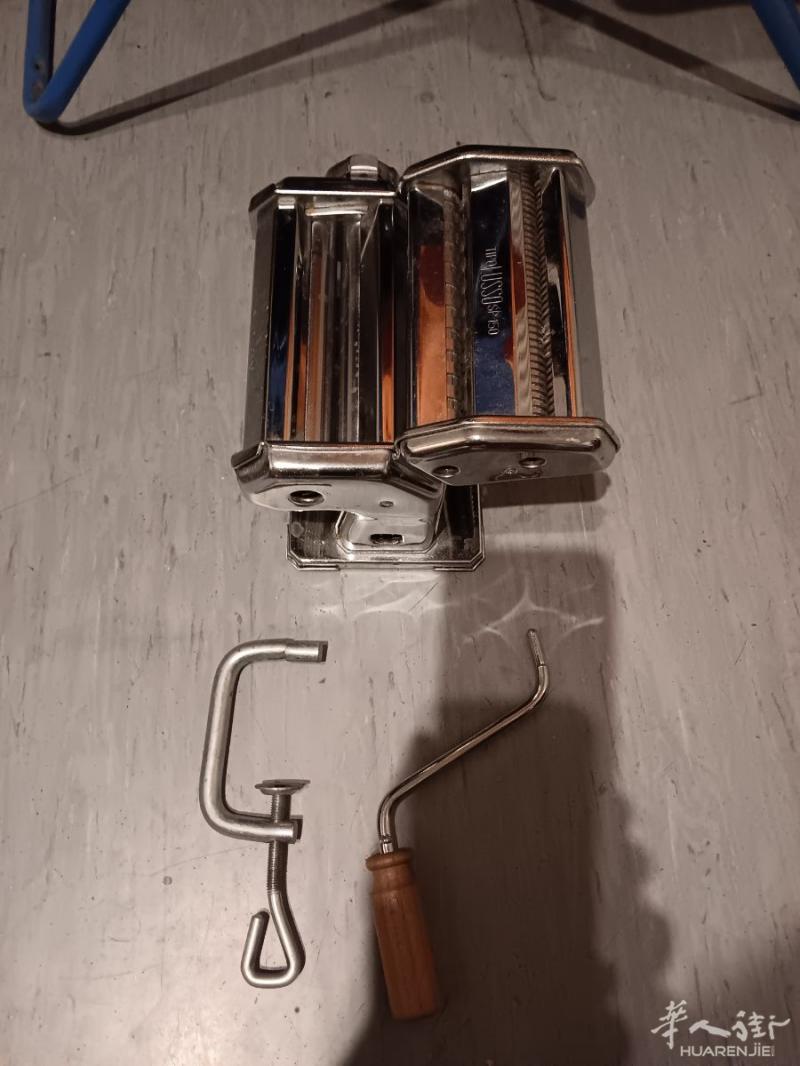 慕尼黑出家用手工压面机。15欧自取