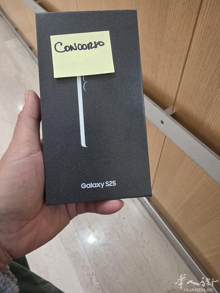 大家好，有一部三星S25/256GB银色，今天在ESSELUNGA 买东西中的奖