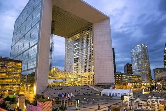 ️La Défense 步行5分钟地下车库仅需？€Courbevoie