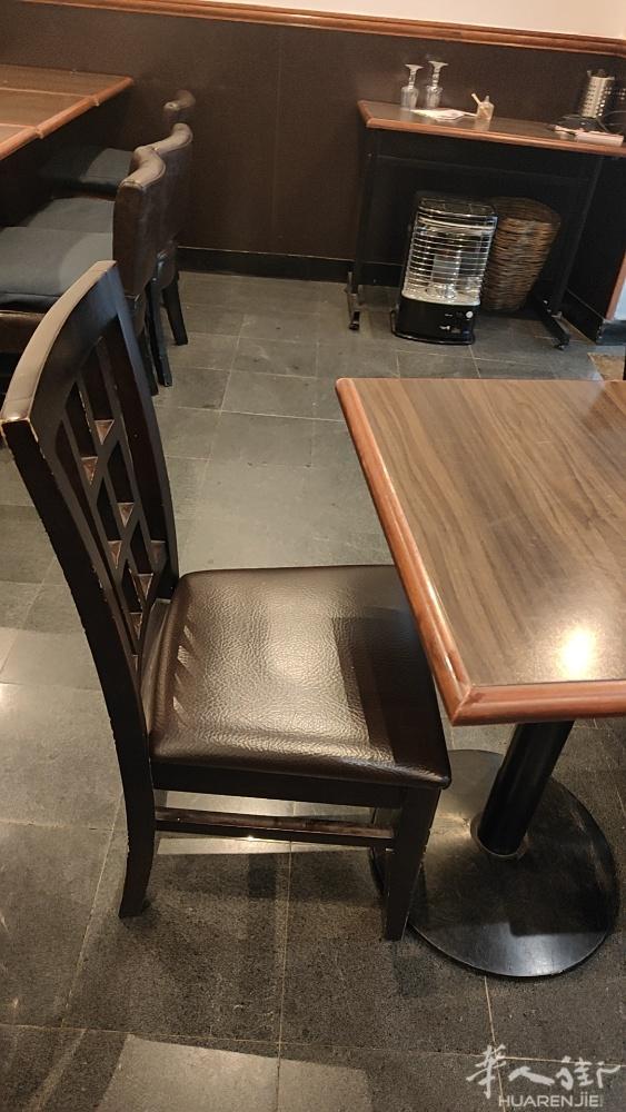 日本餐有2手桌子，椅子冰箱，冰柜便宜卖掉0659919120