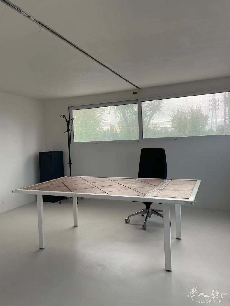 https://att.huarenjie.com/attachment/information/20251218/1766052106218332.jpg