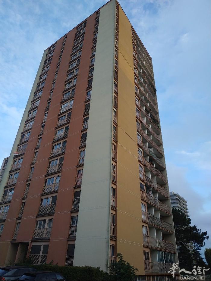 94区IVRY，T9近陈氏超市，有一房出租十五平米，大阳台中央地暖，月租460，