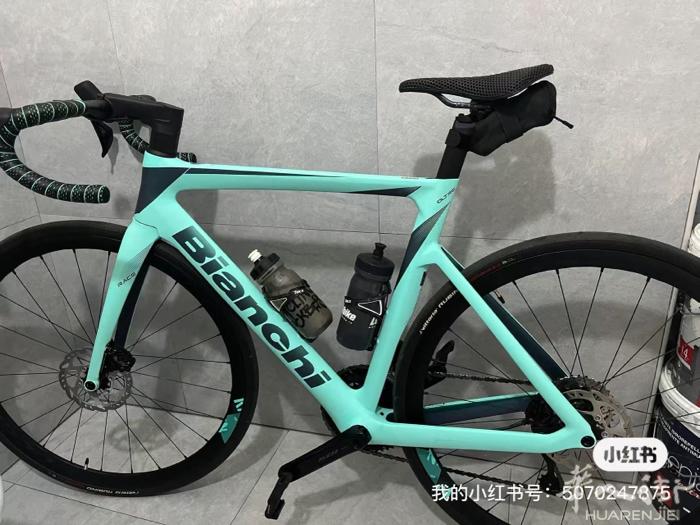 出售一辆bianchi 碳架电变自行车 有需要的可以联系我 可以加我微信联系