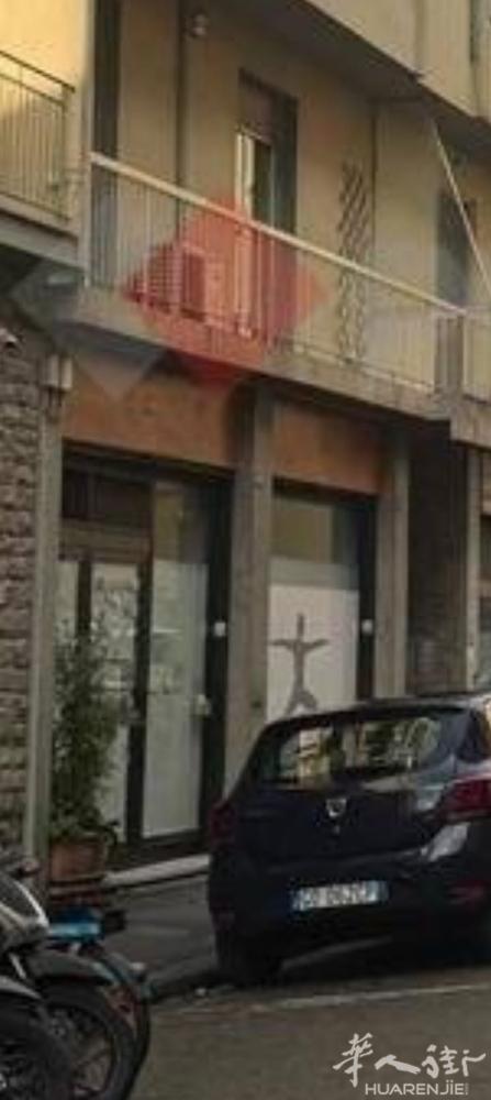 佛罗伦萨 Novoli 区，地处人流和车流量都很大的地段，配套设施齐全，距离有轨