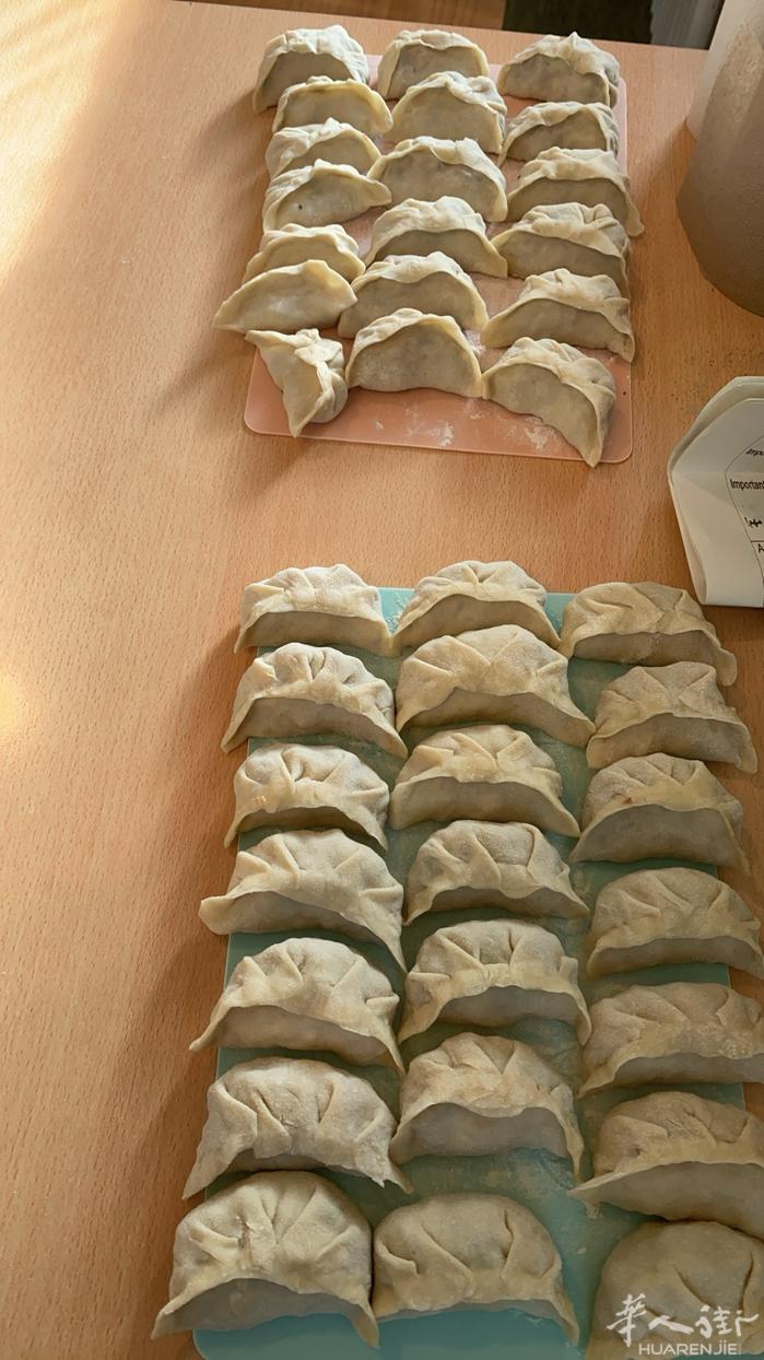 本人女，45岁，浙江杭州人，做事认真负责勤劳干净。找饭店厨房打杂，切配&amp;