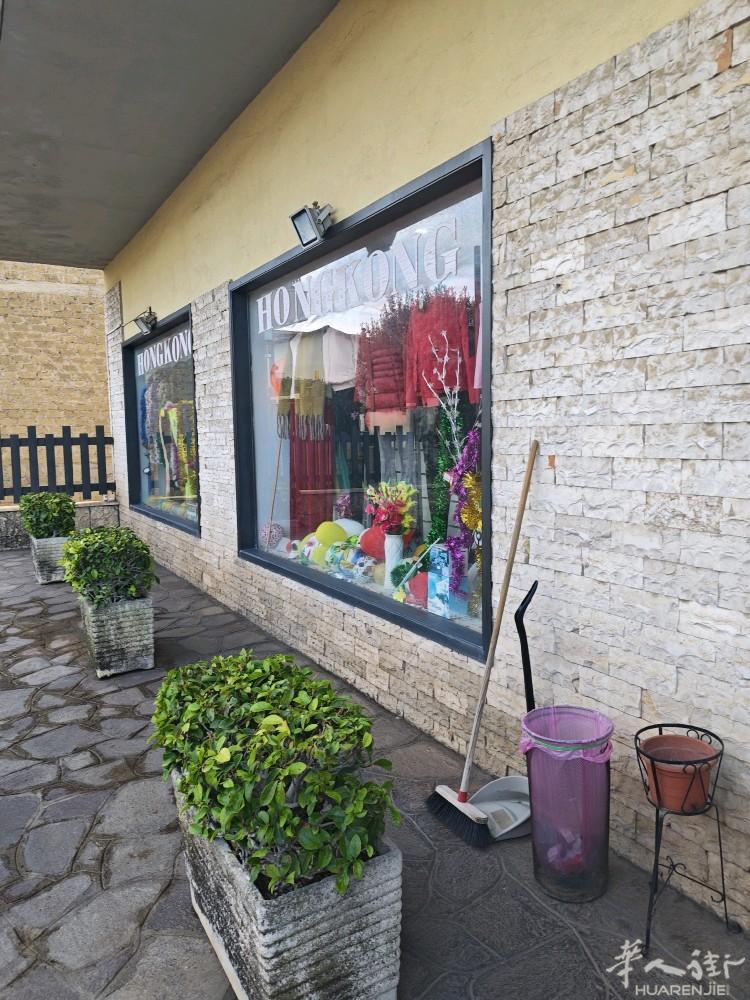 百货老店3w转让包括押金，房租1000，客流稳定，适合创业新手，地点在riano