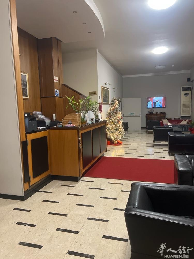 好消息！都灵chieri宾馆转让，宾馆里有对外餐馆，酒吧，地理位置好，有发展空间