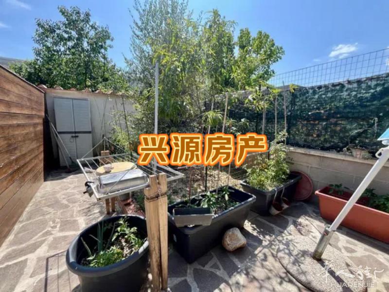 Prato在Galciana 带私人院子落地房出售： 内部居住面积约90平方米