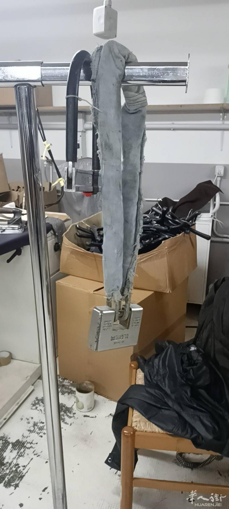 本这个月回国，电动车卖了，有两把电动车专用大锁便宜