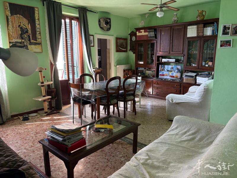 prato chiesanuova via garihliano，两房一厅套房出