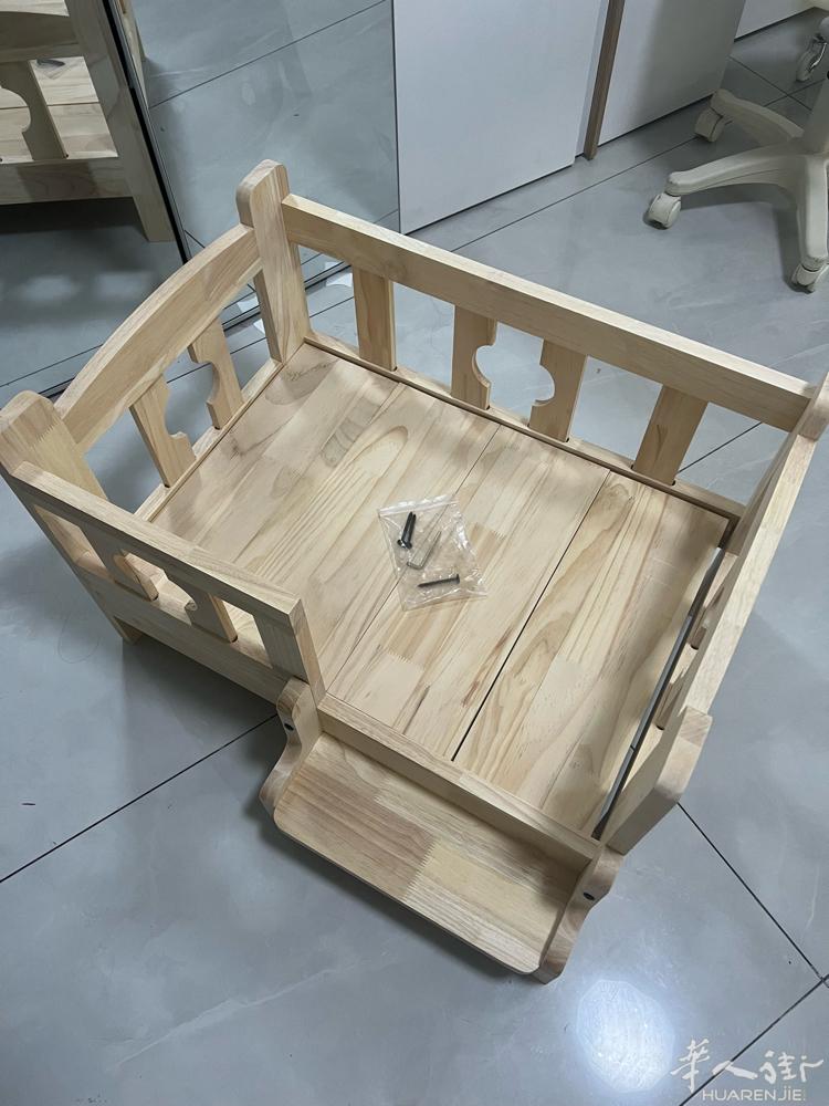 全新出售猫猫狗狗床，质量非常好全是木头的