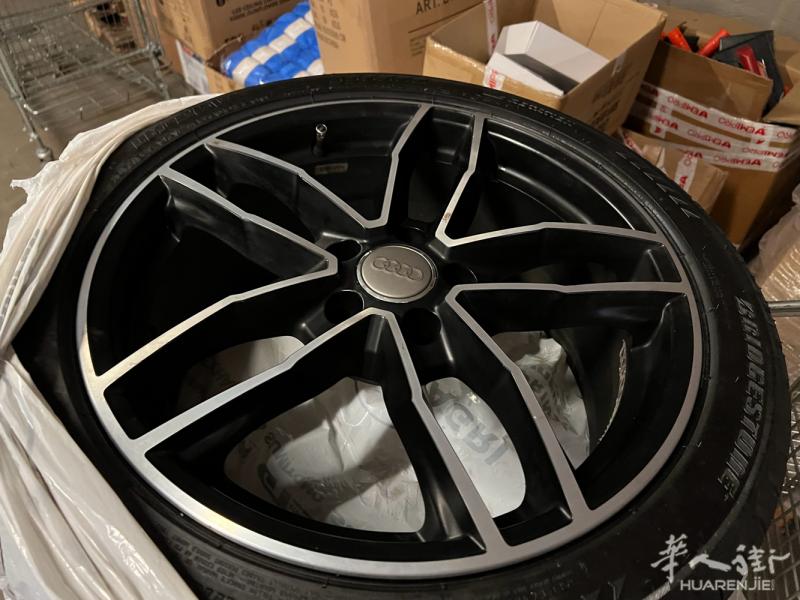 出售4个冬季轮胎带黑色轮毂，原装奥迪245/40/18