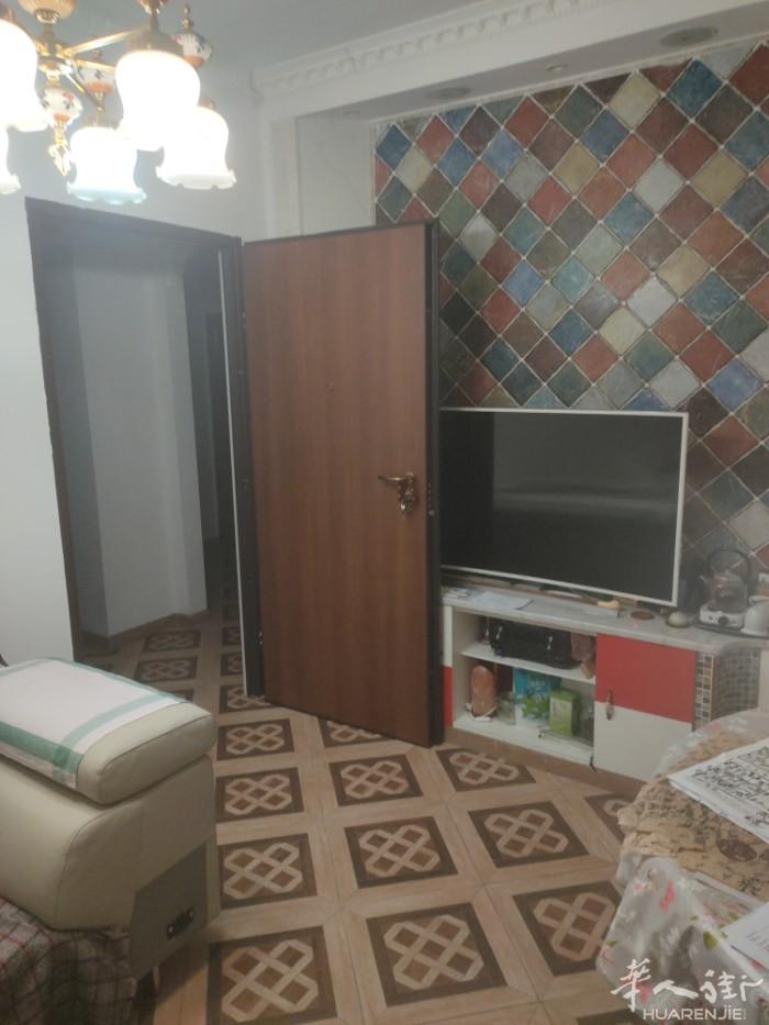 出租米兰红线地铁URUGUAY  附近的豪华装修公寓房微信：1881104189