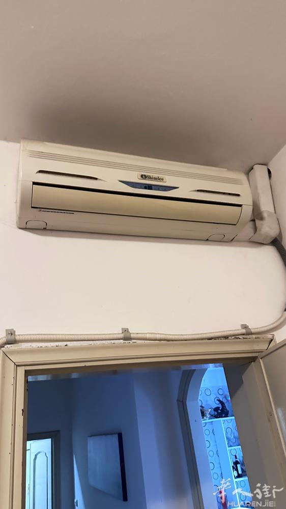 空调 2个内机 1个主外机一起 100欧 微信：Ton05080625
