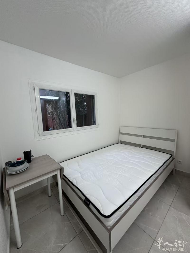 94省,Villejuif（94800） (ID：205879) 15平的 studio   有家具