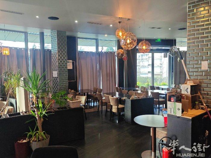 78100 saint gemain en lay.有一家餐馆出让，120平方