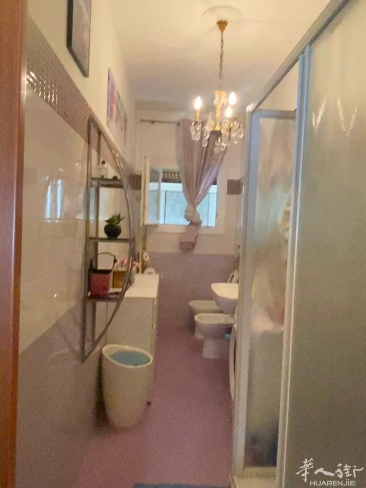 米兰Certosa火车站附近,自住房不写合同，近火车站 客厅带大阳台，3楼带电梯