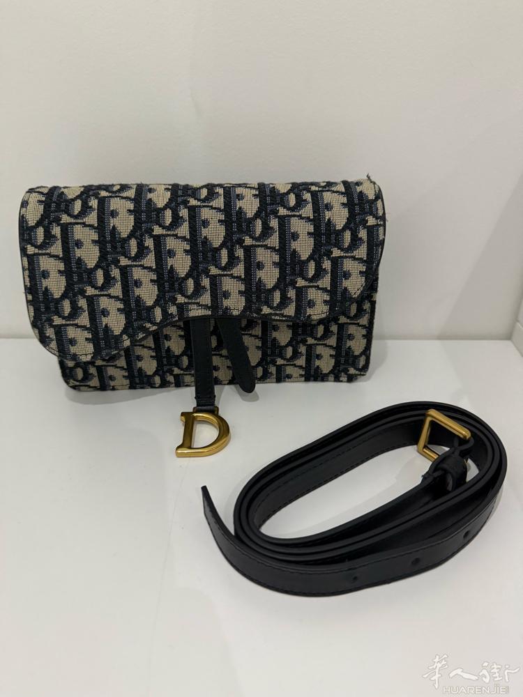 Dior 腰包18x12x3cm全新的有感兴趣可以联系我☎️：076889686