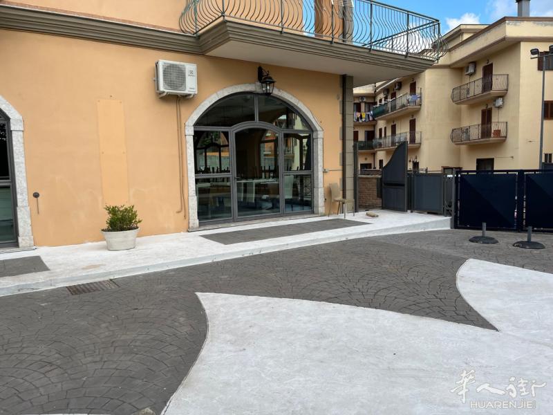 老外餐馆转让绝佳地段在napoli 省边  地址 Viale Michelang