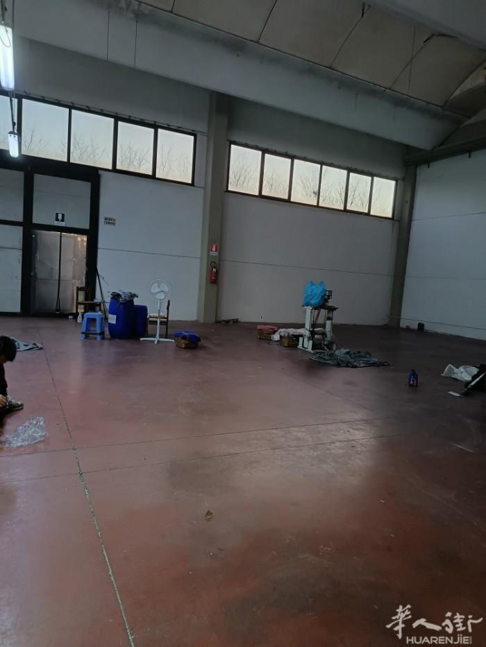空工厂中国街下来700多号左右工业区这边有450平方米,房租2700加iva没有