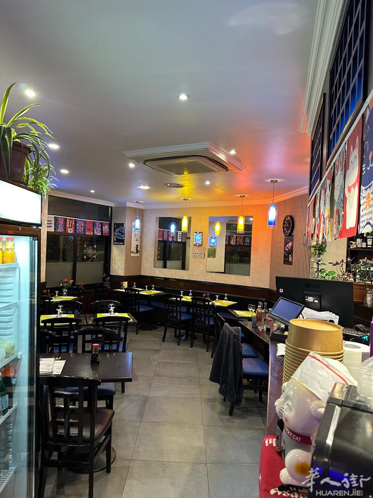 巴黎14区近地铁点单日餐转让 店面在十字路口 已开19年。36多位置加露台12个