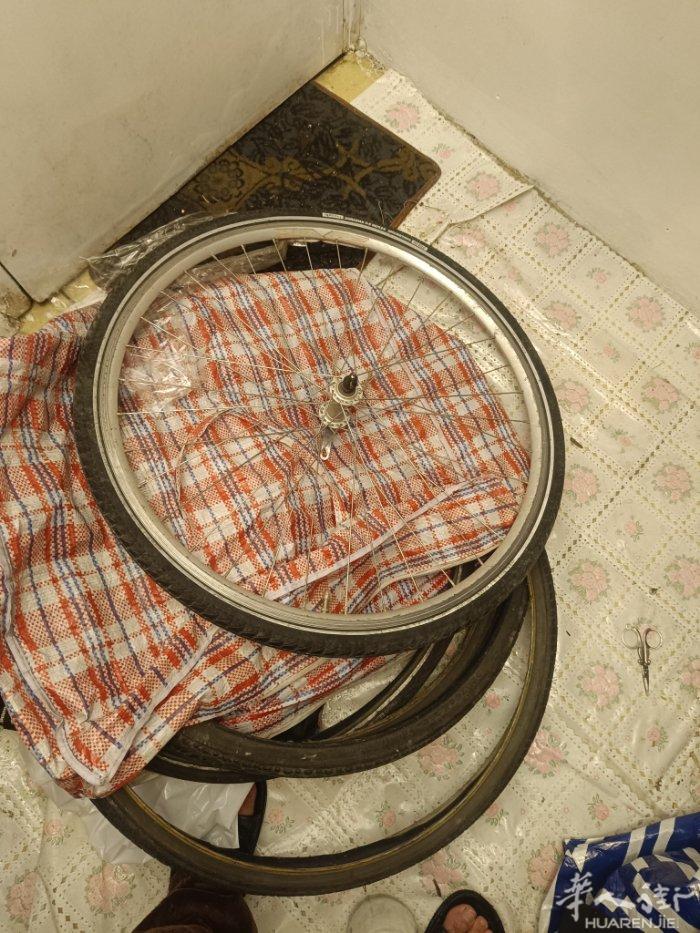 卖自行车外胎和钢圈，请先发短信，地址嗄德希曼，自