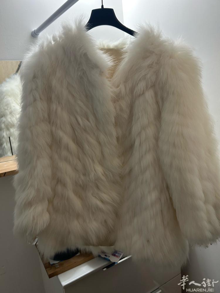 真狐狸毛衣衣服。穿到90到130。毛很好很厚。穿到零下不知道成问题？拍的照片灯光
