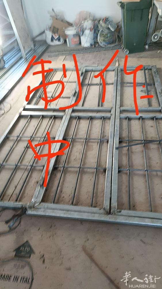 专业制作各种铁门、防盗门、防盗窗、各种围栏及阳光房制作、维修上下水及电焊零活等、