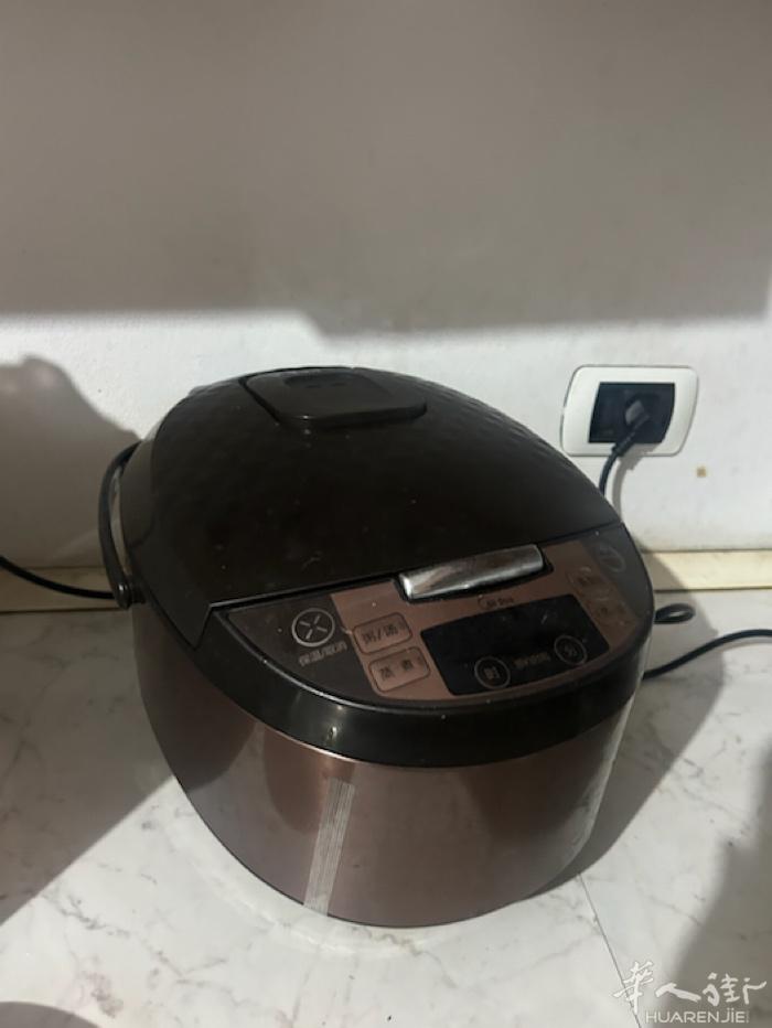 99新 美的电饭煲 功能多 不粘锅！