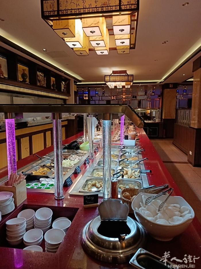 自助餐冷热台，餐椅，餐桌。低价半卖半送