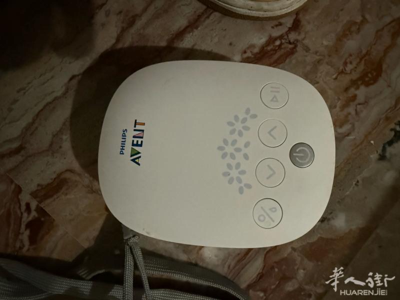 几乎全新飞利浦双头吸奶器，可以插电，也可以放电池。微信号，a137527846