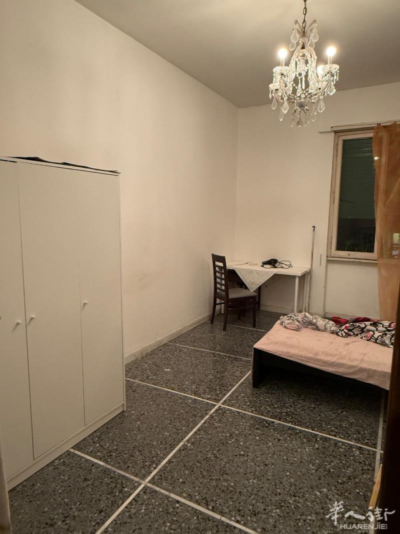 libia/s agnese地铁口 有大房间出租 带家具 有网络暖气 住家人少清净 房租550全包。有意者联系3662036920