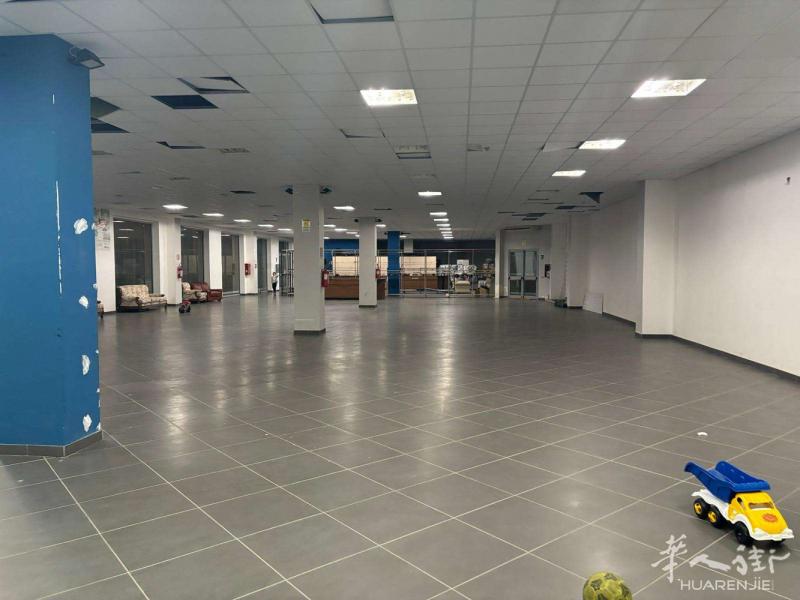 西西里 Agrigento 出租店铺/服装仓库1000平  本人非房东/中介，会