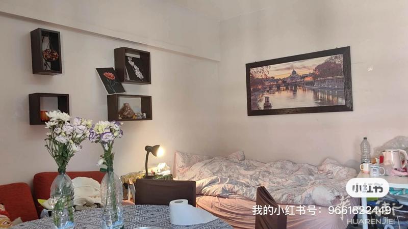 A线地铁giulio 走路两分钟有大房间 搭铺 3月1号起租 限女生
