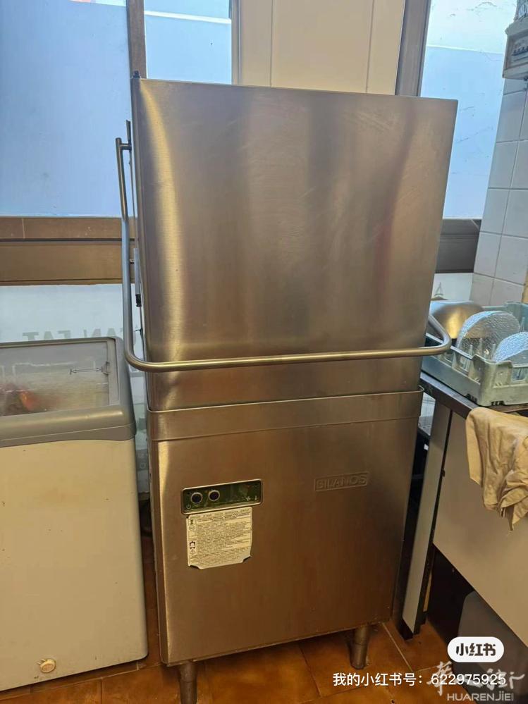 brescia周边出立体冰箱2扇门，洗碗机， 水槽，吧台