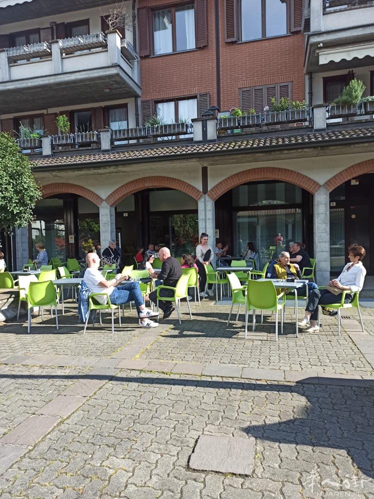 老外酒吧转让，在paullo市中心piazza,带冰淇淋店，夏天生意火爆，因个人